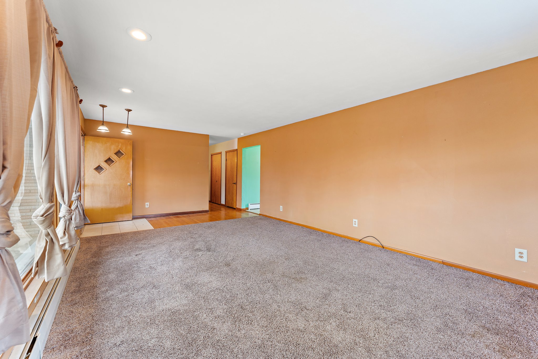 723 Meridian Rd, Valparaiso, IN 46385 Zoom Media USA