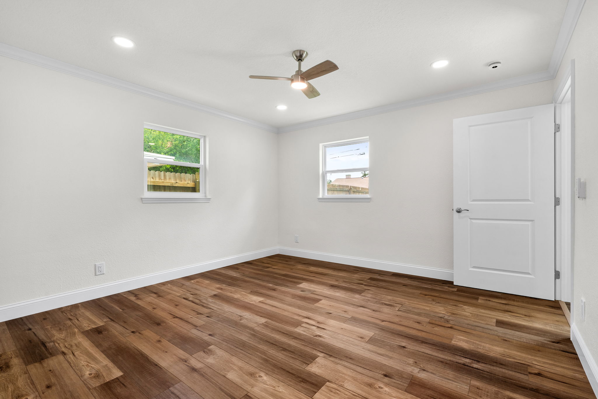  Photo 34