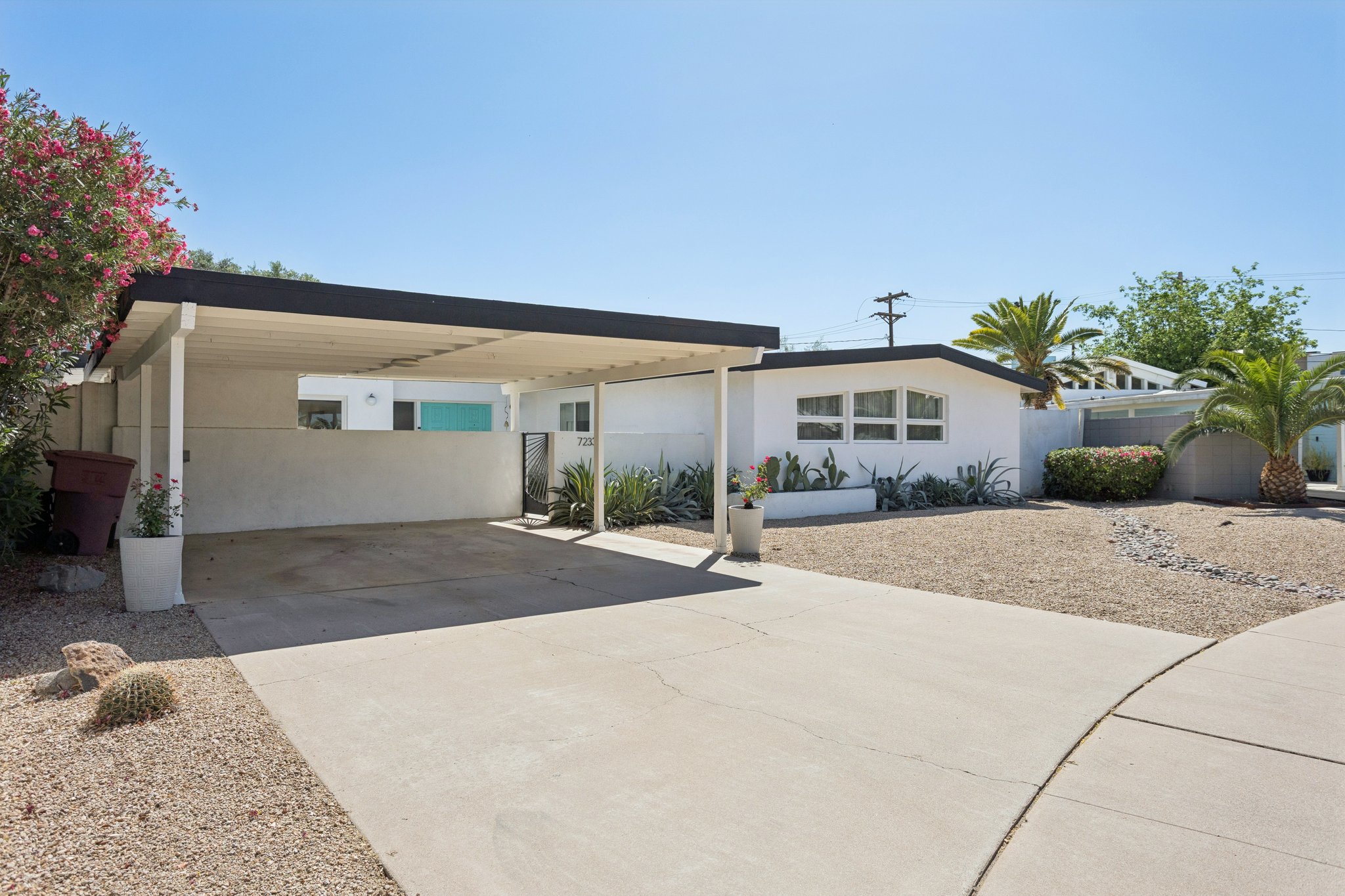 7233 E Monte Vista Rd - 006.jpg