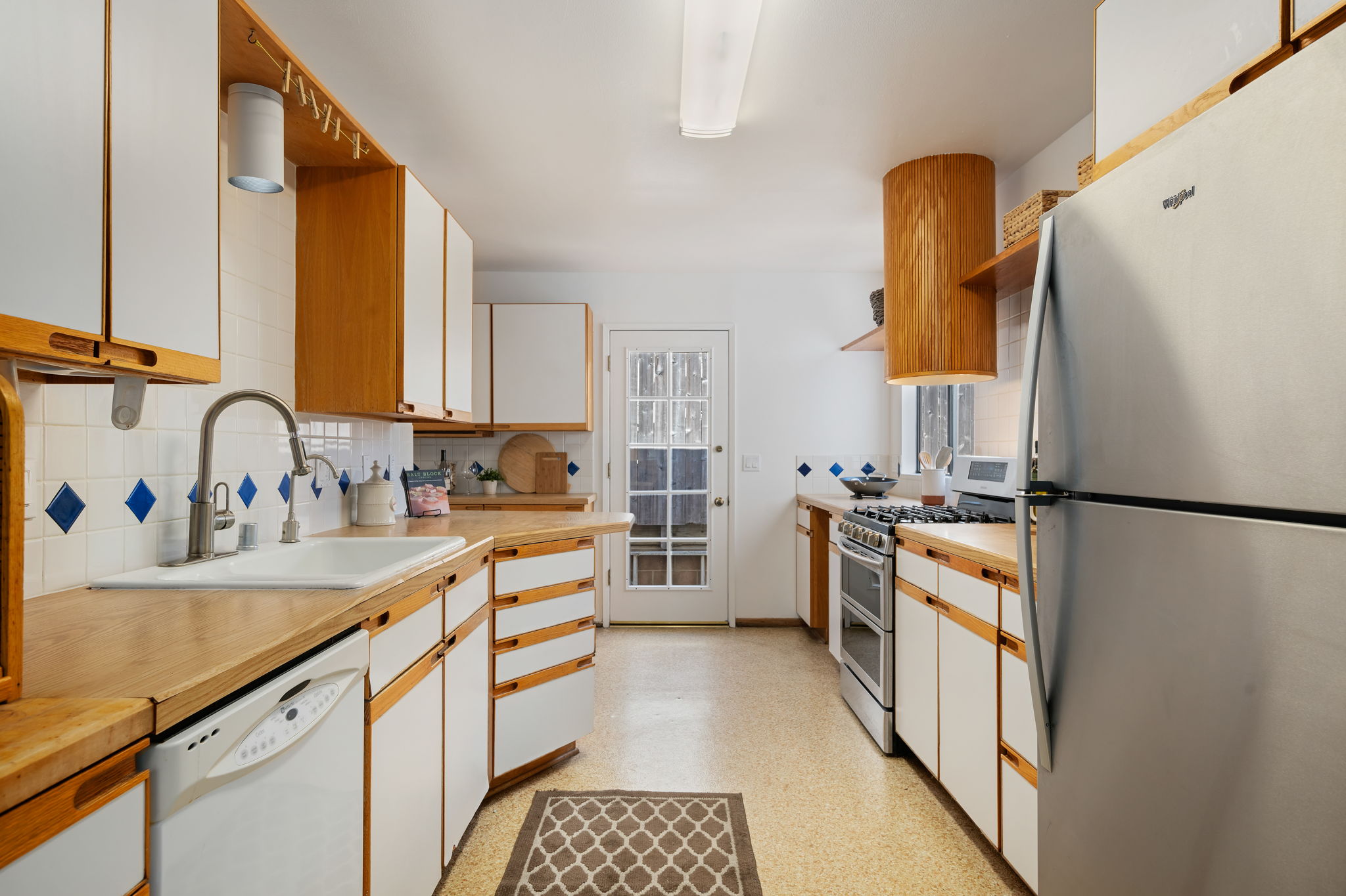 11 - Kitchen