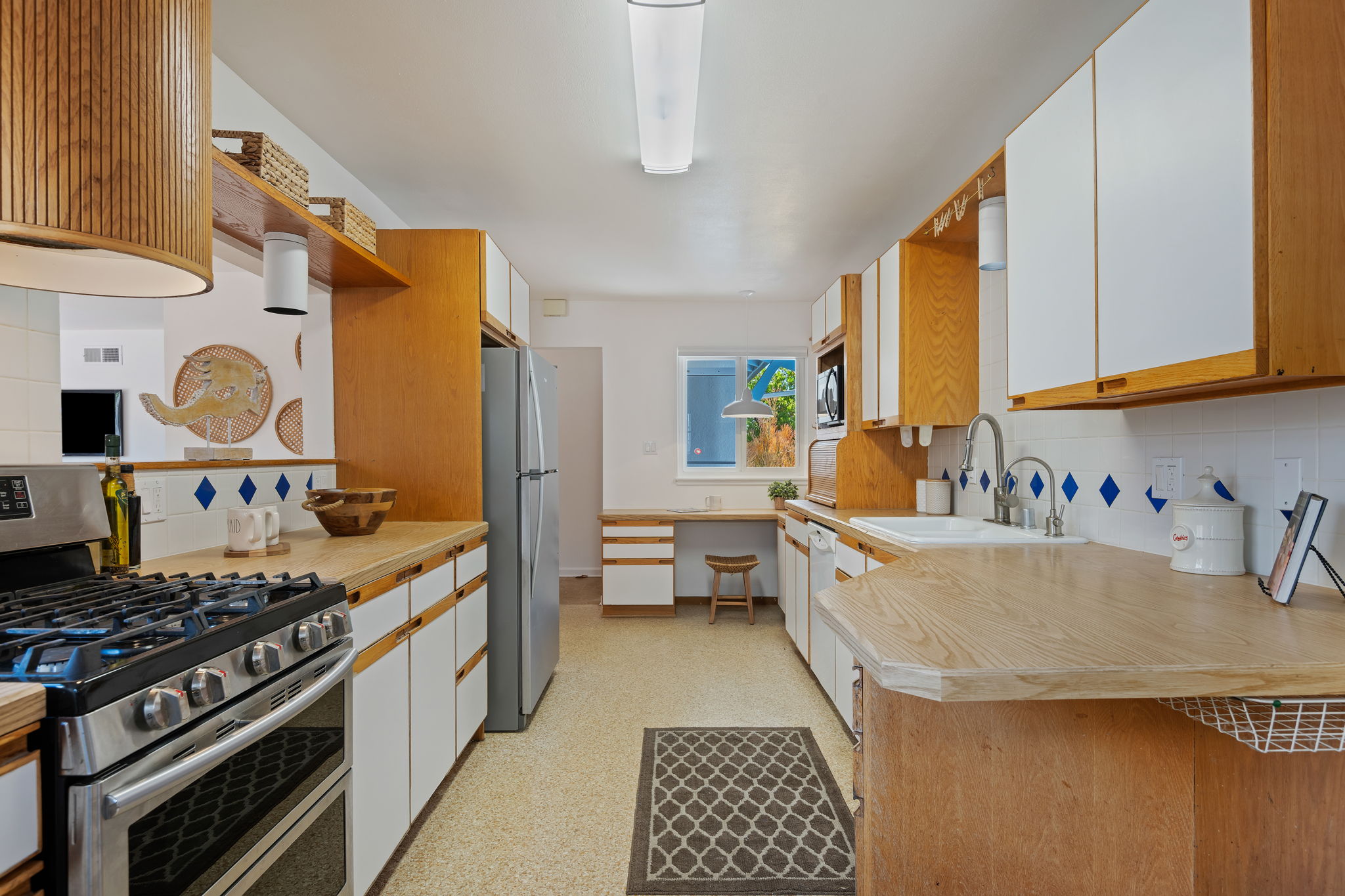 12 - Kitchen