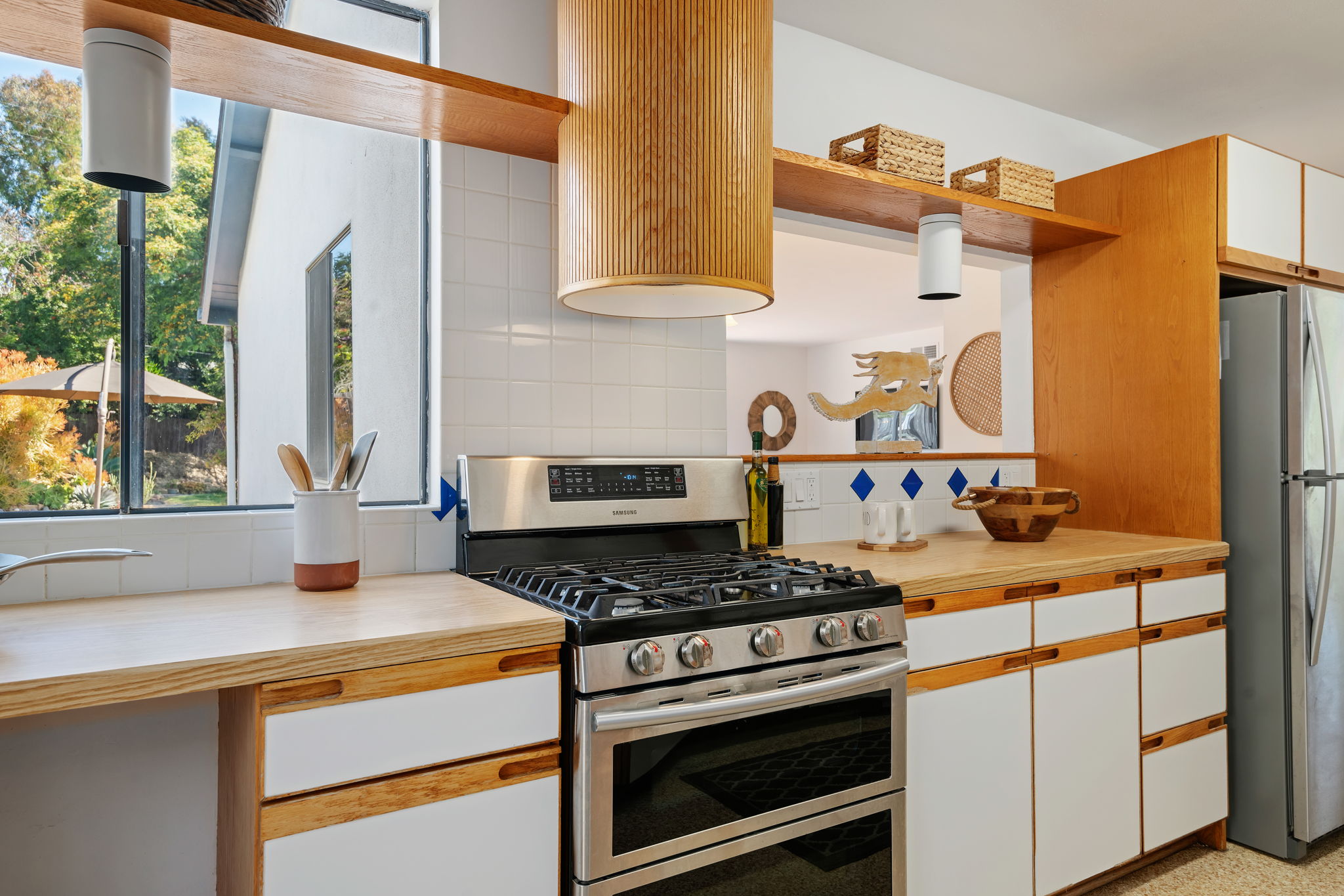 13 - Kitchen