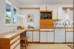 10 - Kitchen