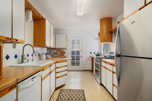 11 - Kitchen