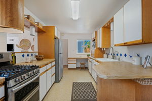 12 - Kitchen