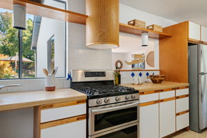 13 - Kitchen