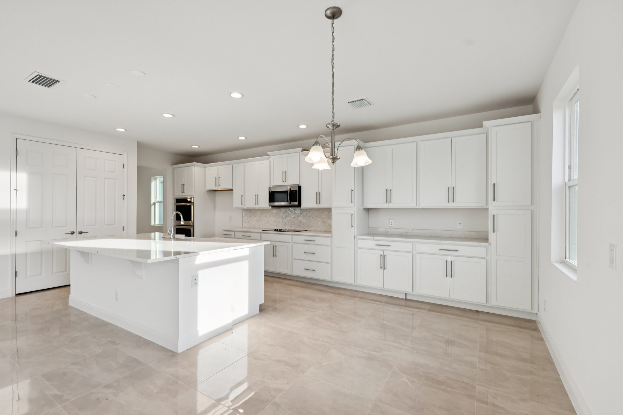 Dilly Lake Ave-S1909-011.jpg