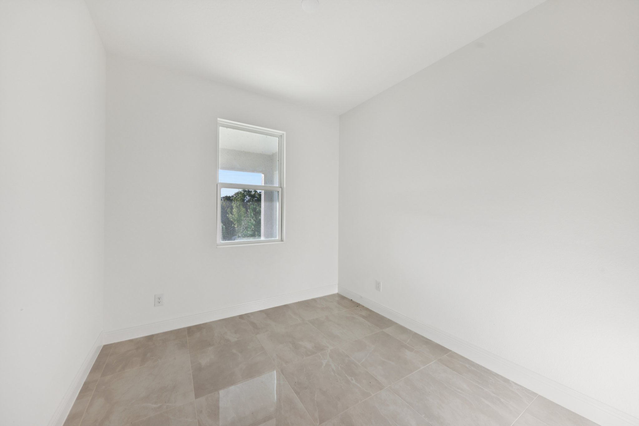 Dilly Lake Ave-S1909-028.jpg