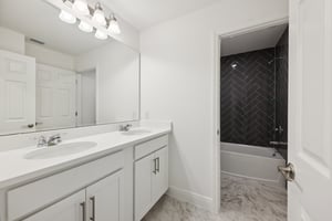 Dilly Lake Ave-S1909-053.jpg