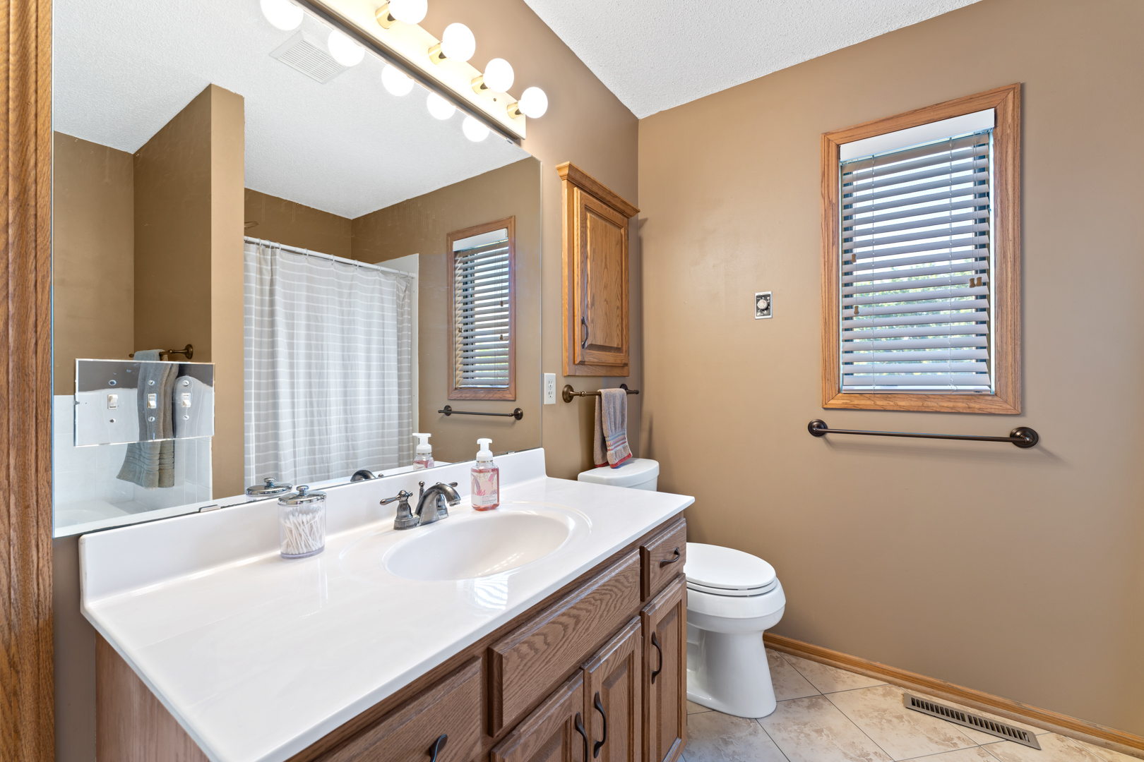 724 Chicago Dr, Burnsville, MN 55306, USA Photo 21