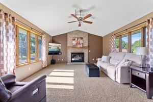 724 Chicago Dr, Burnsville, MN 55306, USA Photo 11