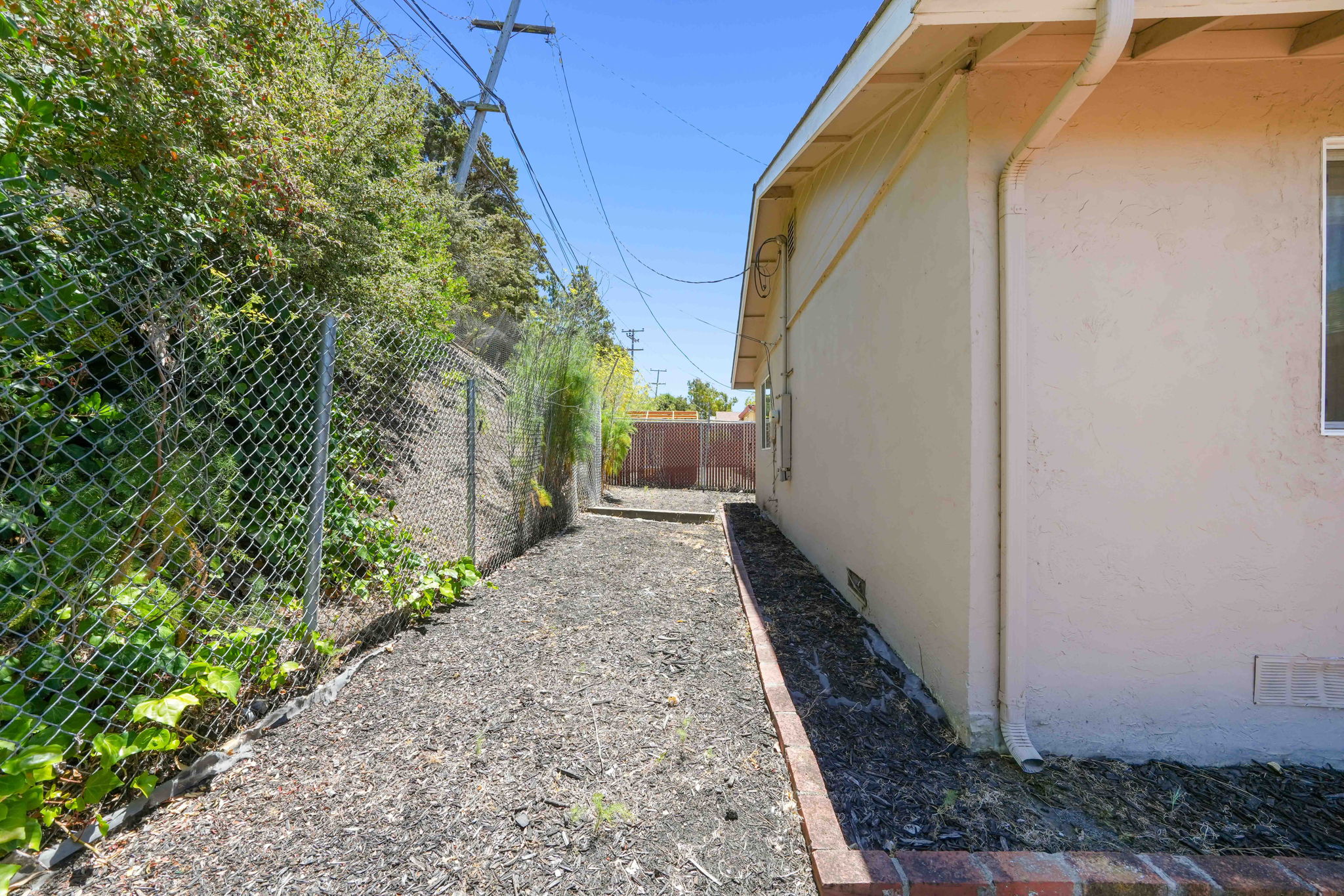  Photo 32