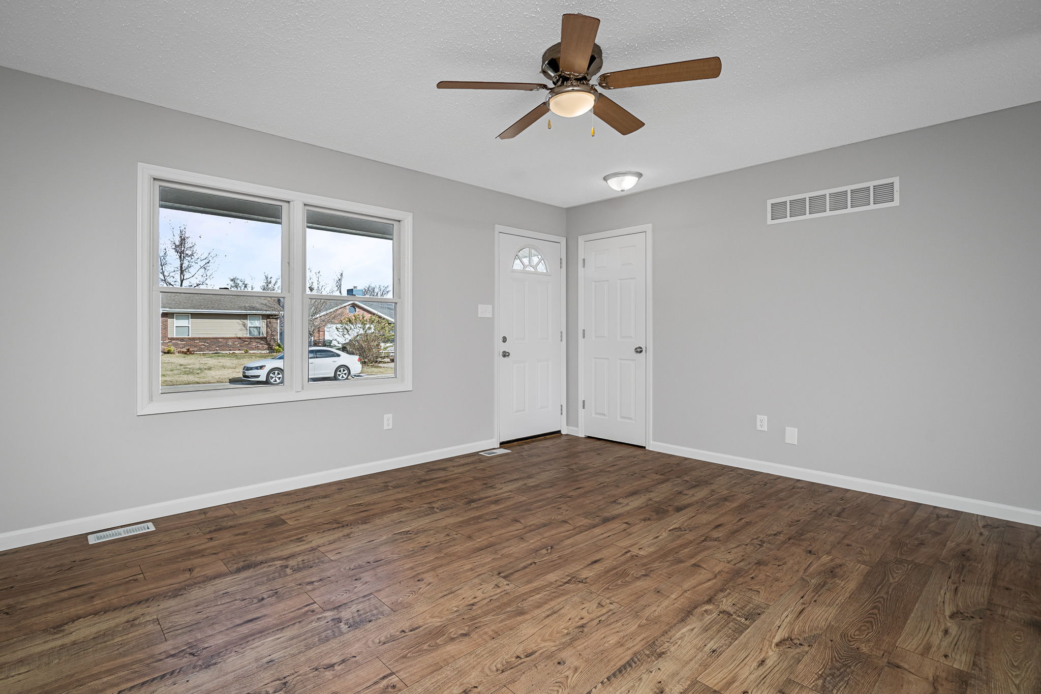 724 N Yosemite Ct, St Peters, MO 63376, USA Photo 6