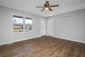 724 N Yosemite Ct, St Peters, MO 63376, USA Photo 5