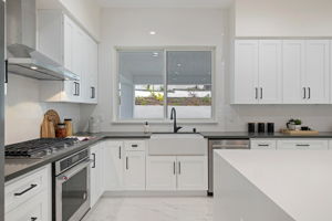 17 - Kitchen