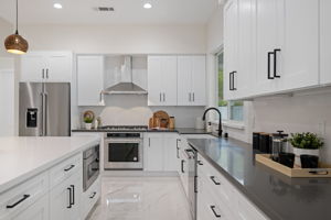 18 - Kitchen