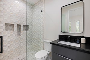 41 - Bathroom 5