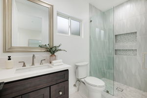 43 - Bathroom 4