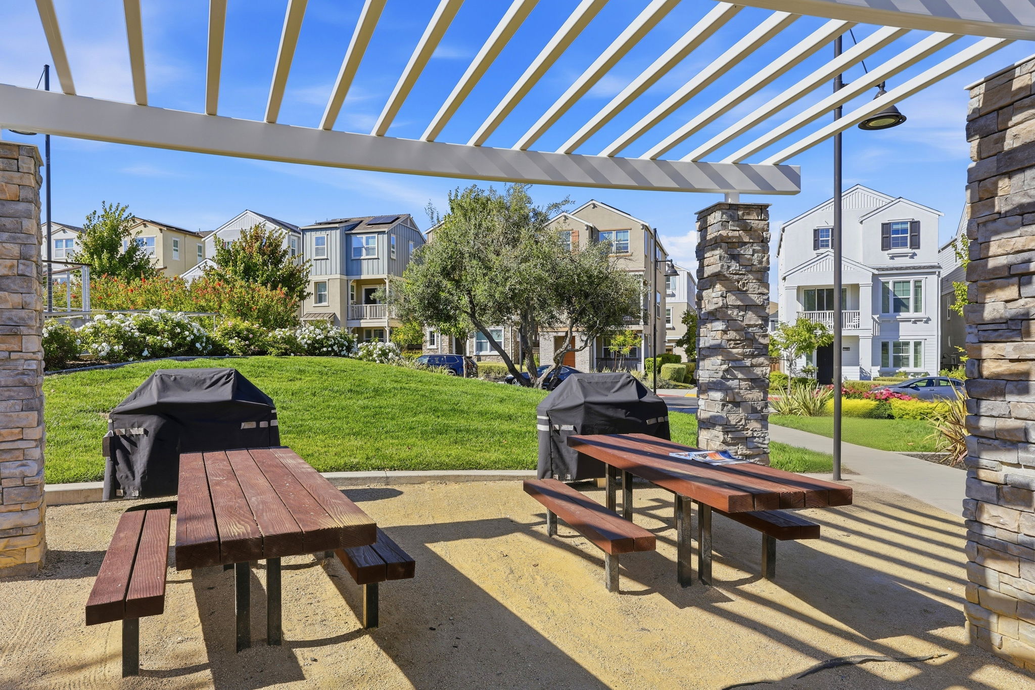 047_F8_7240 Carneros Ln