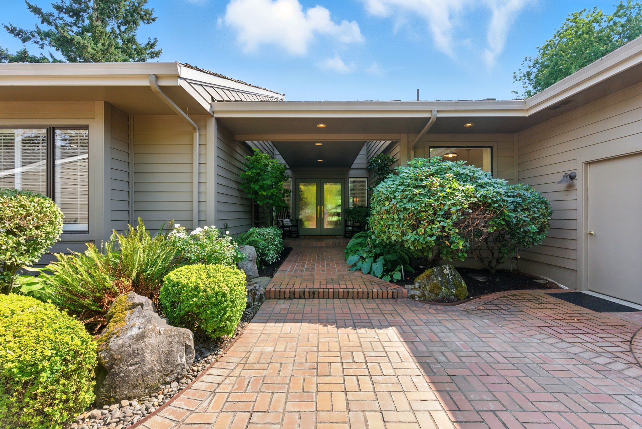 Front Courtyard Garden; side door garage
