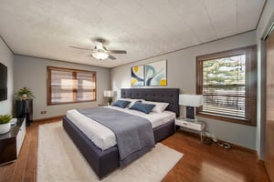 DSC04110 virtually staged.jpeg