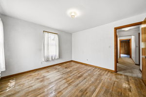  Photo 33