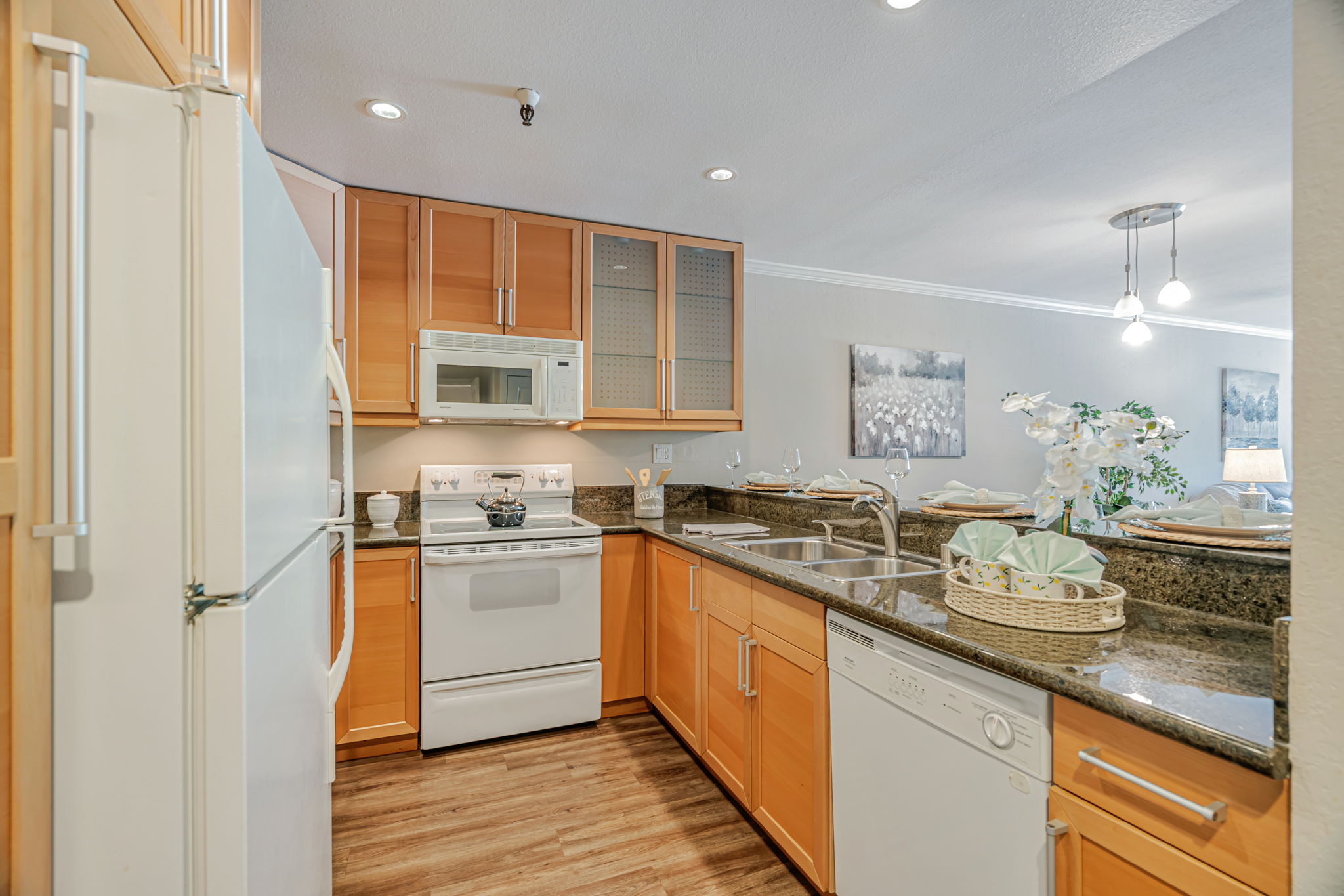 011_725 Mariposa Ave 102 