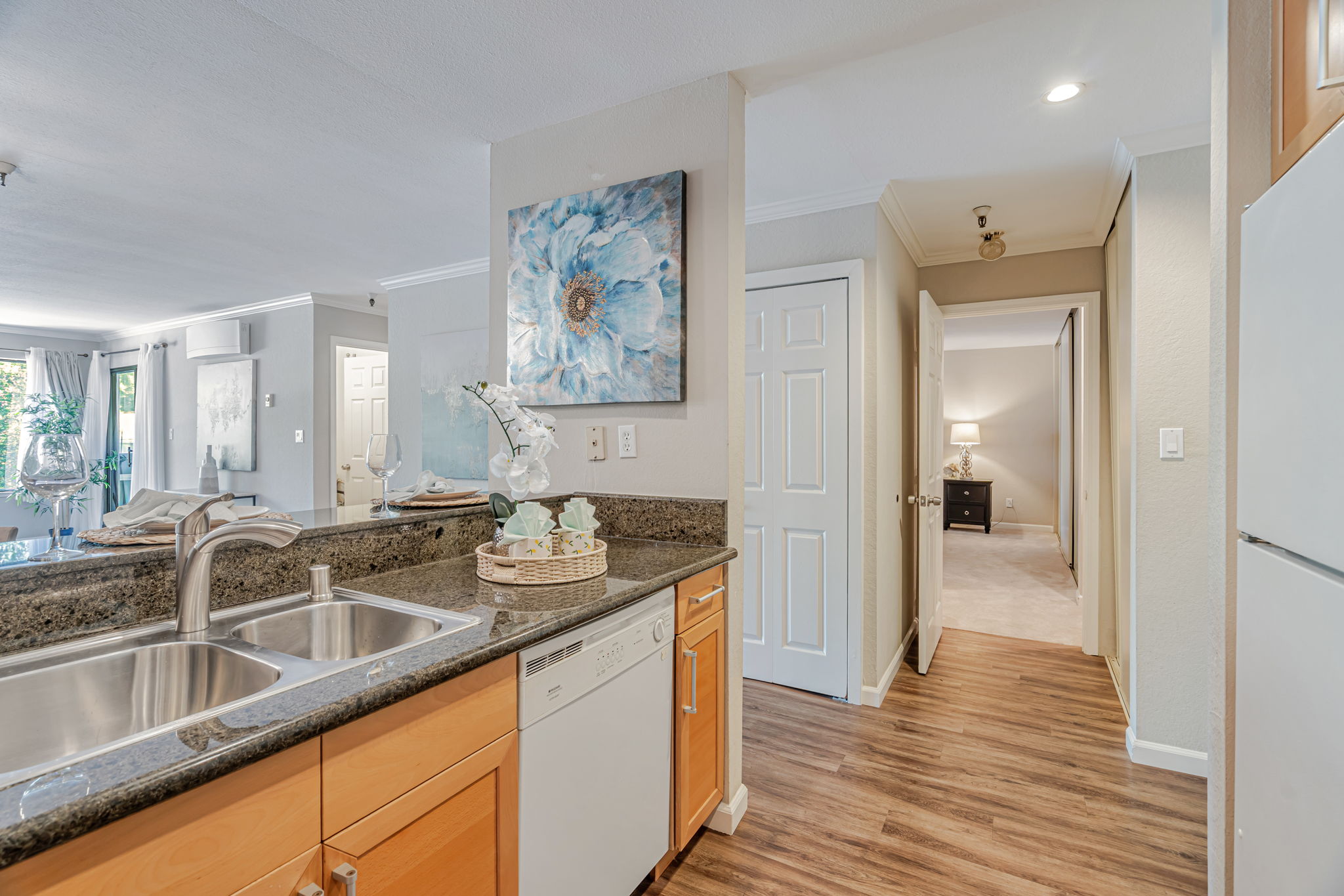 013_725 Mariposa Ave 102 