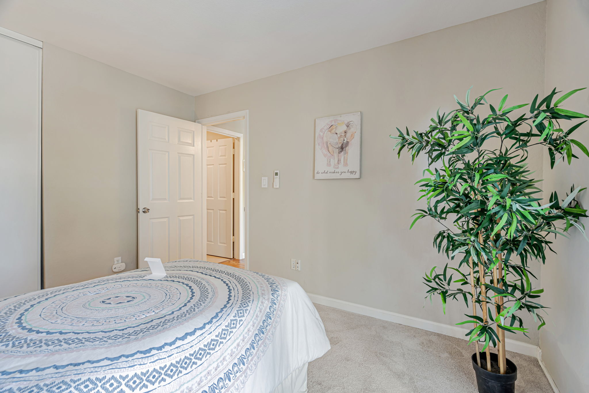 023_725 Mariposa Ave 102 