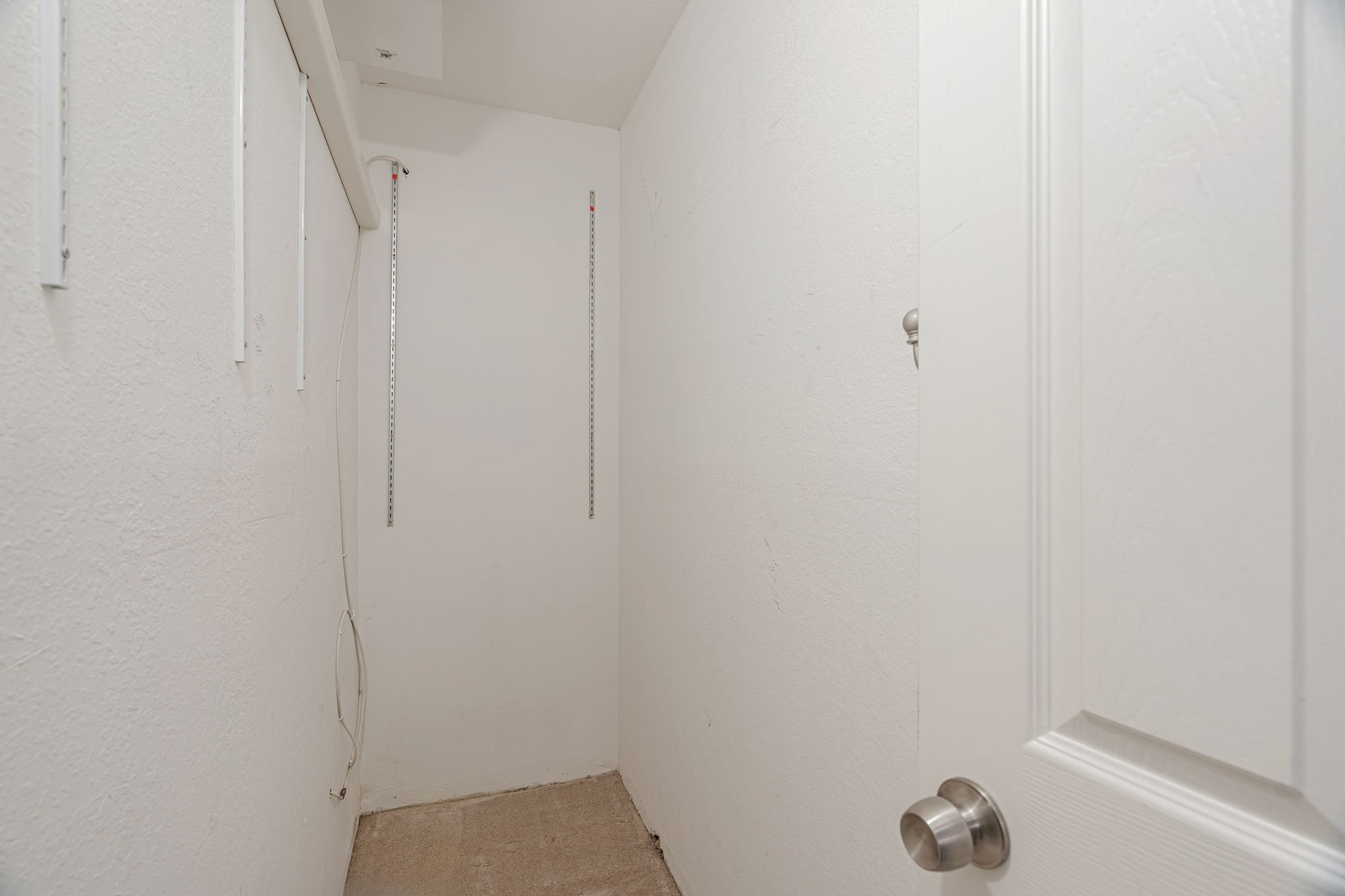 025_725 Mariposa Ave 102 