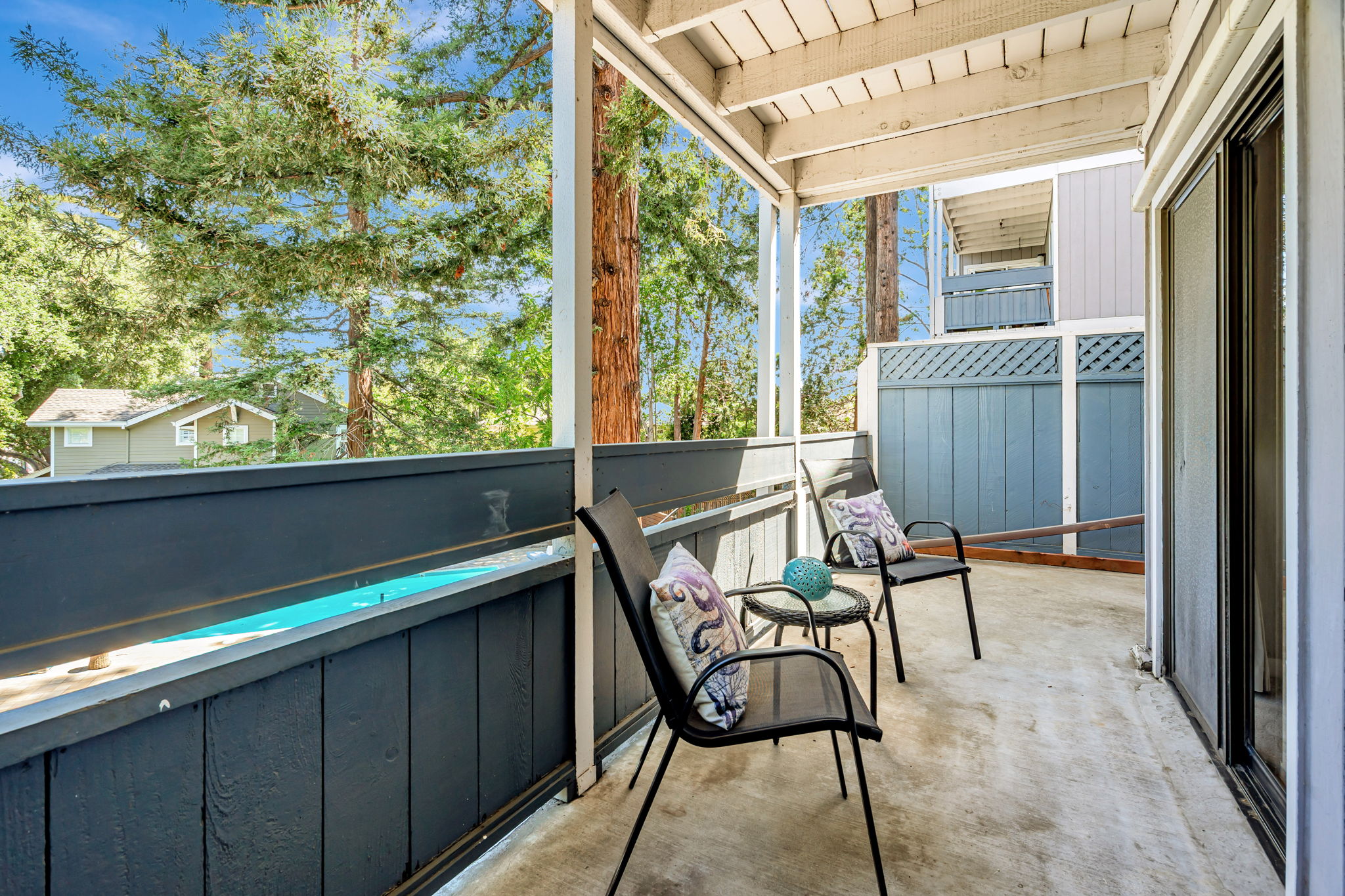 033_725 Mariposa Ave 102 