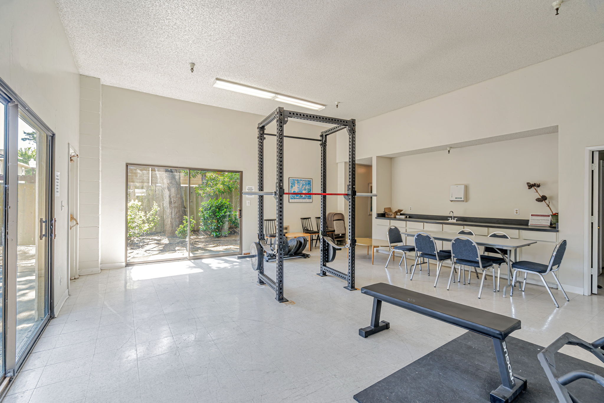 043_725 Mariposa Ave 102 