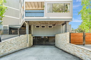 001_725 Mariposa Ave 102 