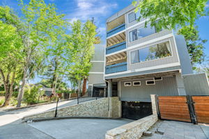 002_725 Mariposa Ave 102 