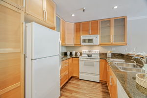 012_725 Mariposa Ave 102 