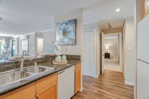 013_725 Mariposa Ave 102 