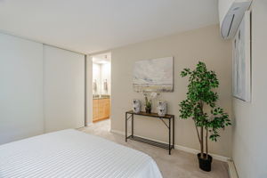 020_725 Mariposa Ave 102 