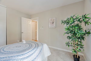 023_725 Mariposa Ave 102 