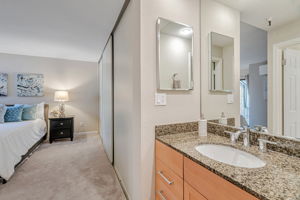 027_725 Mariposa Ave 102 
