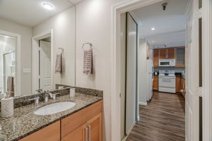 028_725 Mariposa Ave 102 