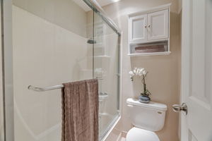 031_725 Mariposa Ave 102 