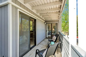 036_725 Mariposa Ave 102 