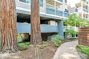 040_725 Mariposa Ave 102 