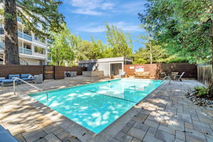 041_725 Mariposa Ave 102 