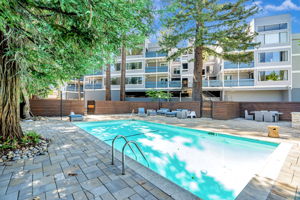 042_725 Mariposa Ave 102 