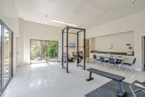 043_725 Mariposa Ave 102 