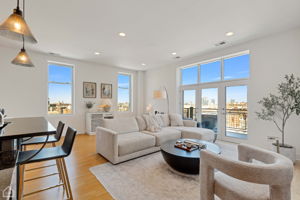 725 N Aberdeen St 604_001
