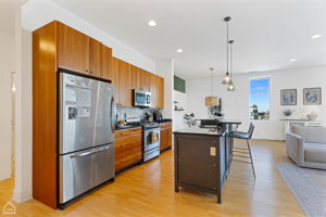 725 N Aberdeen St 604_005