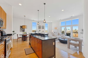 725 N Aberdeen St 604_006
