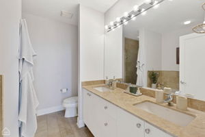 725 N Aberdeen St 604_012